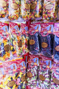 11 Mart 2017 tarihinde, Roma, İtalya. Otantik İtalyan çiftçi biyolojik ürünler Campo Di Fiori Meydanı Çarşı sayaçlar üzerinde yerleştirilir. Çeşitli İtalyan Yapıştır