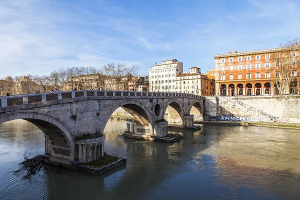 Roma Italia Marzo 2017 Vista Del Tíber Sus Terraplenes Ponte —  Fotos de Stock