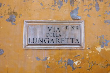 11 Mart 2017 tarihinde, Roma, İtalya. Eski şehir merkezinde inşa sokağın adı ile plaka