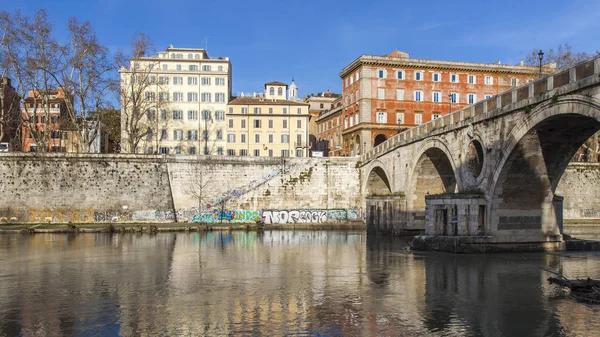 Roma Italia Marzo 2017 Vista Del Río Tíber Terraplén —  Fotos de Stock