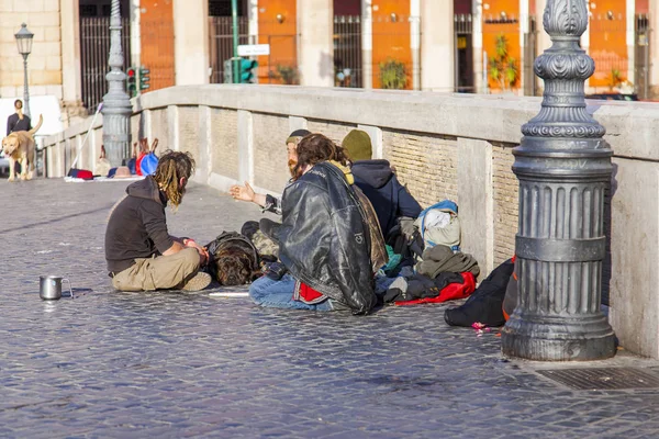 Rome Italië Maart 2017 Fractie Van Daklozen Zit Ponte Sisto — Stockfoto