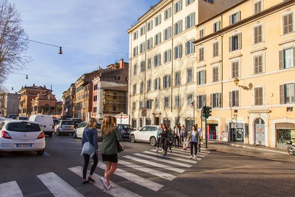 Rom Italien Mars 2017 Människor Går Längs Den Pittoreska Gatan — Stockfoto