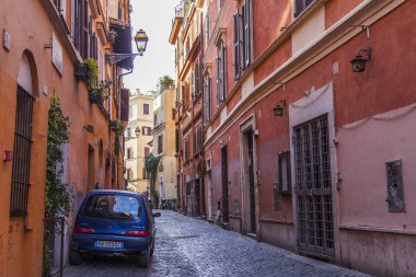 11 Mart 2017 tarihinde, Roma, İtalya. Güzel pitoresk şehrin tarihsel bir parçası sokakta. 