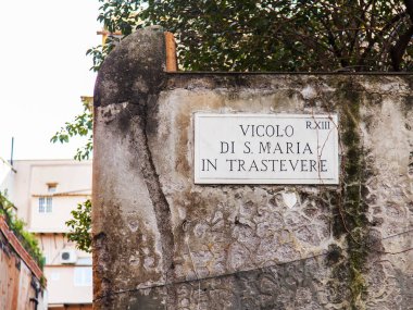 11 Mart 2017 tarihinde, Roma, İtalya. Tarihi Trastevere bölgesi eski binasında sokağın adı ile plaka