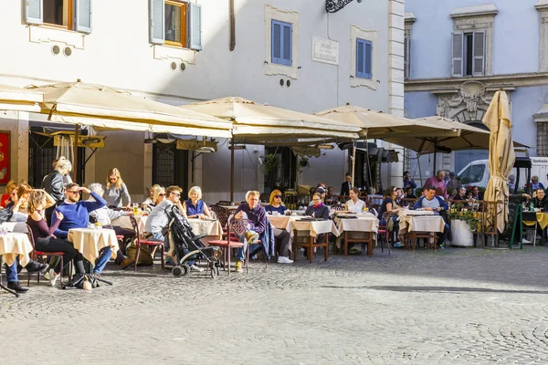 Rome Italy March 2017 People Eat Have Rest Cafe Street — Stock Photo, Image