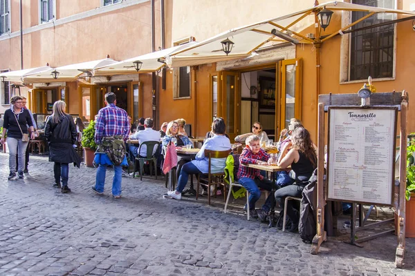Mart 2017 Tarihinde Roma Talya Nsanlar Yemek Tarihi Trastevere Bölgesi — Stok fotoğraf