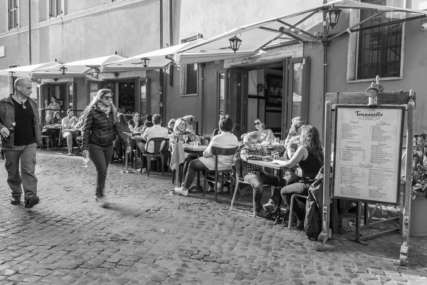 Roma Italia Marzo 2017 Gente Come Descansa Cafetería Calle Región — Foto de Stock