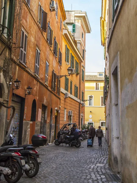 Roma Italia Marzo 2017 Gente Recorre Pintoresca Calle Histórica Región — Foto de Stock