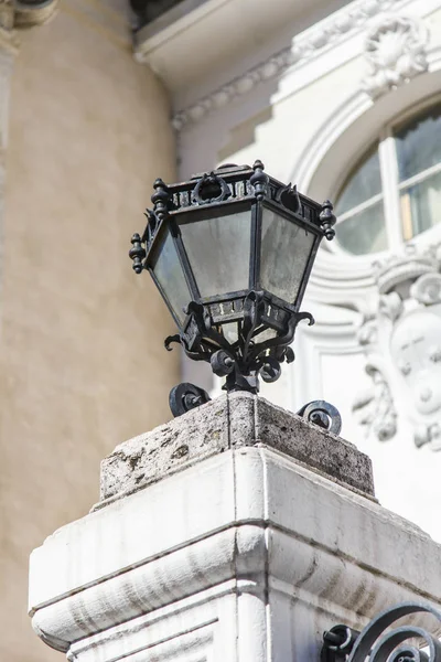 Řím Itálie Března 2017 Krásné Starobylé Lampa Pozadí Centru Města — Stock fotografie