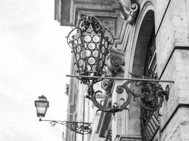 11 Mart 2017 tarihinde, Roma, İtalya. Arka planı şehir merkezinde güzel bir eski lamba