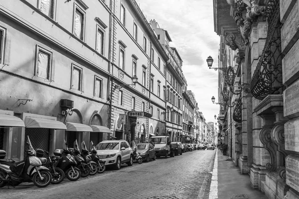 Rome Italië Maart 2017 Auto Geparkeerd Mooie Straat Een Historische — Stockfoto