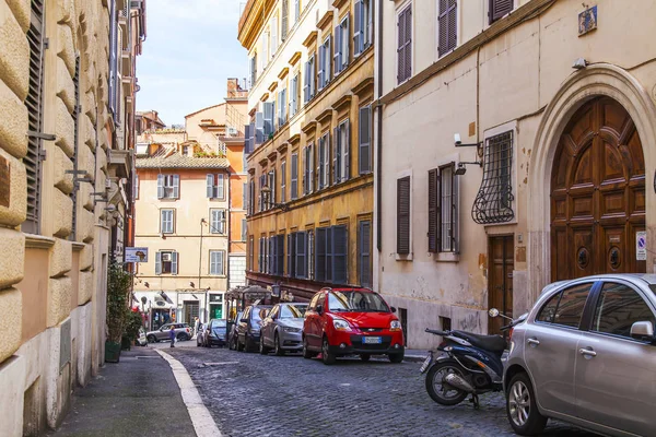 Roma Italia Marzo 2017 Coches Estacionados Hermosa Calle Una Parte — Foto de Stock