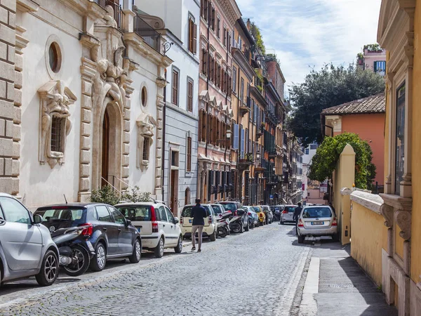 Roma Italia Marzo 2017 Coches Estacionados Hermosa Calle Una Parte — Foto de Stock