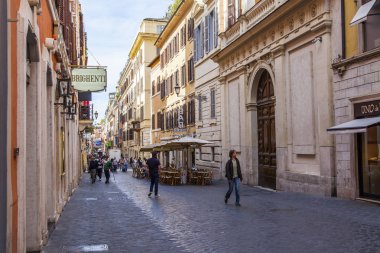 11 Mart 2017 tarihinde, Roma, İtalya. Güzel pitoresk şehrin tarihsel bir parçası sokakta. 