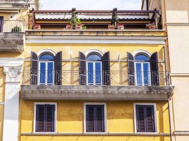 11 Mart 2017 tarihinde, Roma, İtalya. Eski bir tarihi kentin bina cephe.