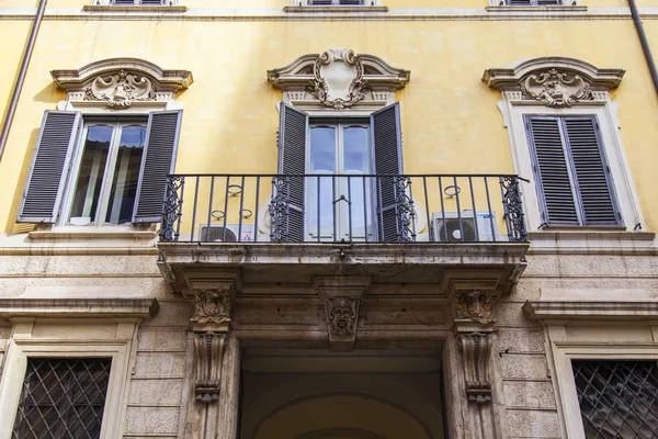 意大利 在2017年3月11日 老建筑的门面在城市的历史部分 — 图库照片