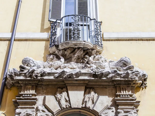 Rome Itália Março 2017 Uma Fachada Edifício Velho Uma Parte — Fotografia de Stock