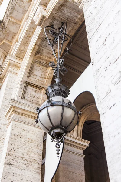 Rome Italië Maart 2017 Een Mooie Oude Lamp Tegen Achtergrond — Stockfoto