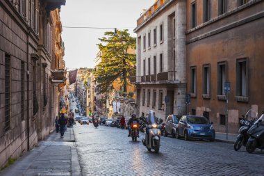 11 Mart 2017 tarihinde, Roma, İtalya. Güzel pitoresk şehrin tarihsel bir parçası sokakta 