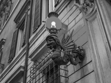 11 Mart 2017 tarihinde, Roma, İtalya. Arka planı şehir merkezinde güzel bir eski lamba