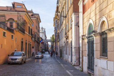 11 Mart 2017 tarihinde, Roma, İtalya. Güzel pitoresk şehrin tarihsel bir parçası sokakta 