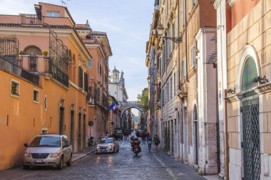 11 Mart 2017 tarihinde, Roma, İtalya. Güzel pitoresk şehrin tarihsel bir parçası sokakta 