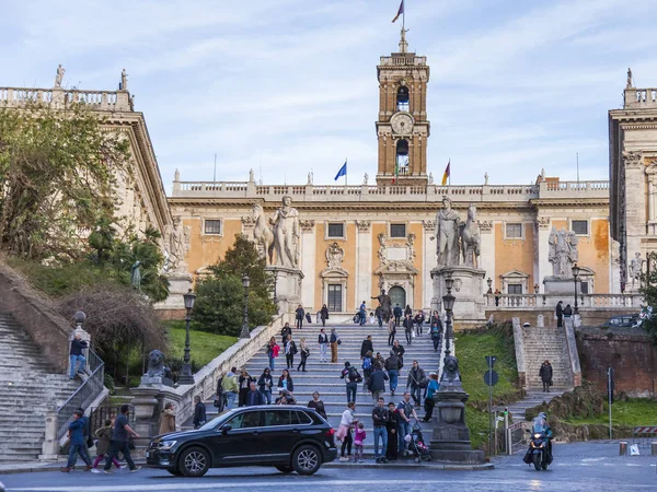 Roma Italia Marzo 2017 Vista Urbana Gente Una Scala — Foto Stock