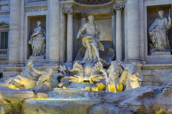 Rome Italie Mars 2017 Célèbre Fontaine Trevi Éclairage Soir — Photo