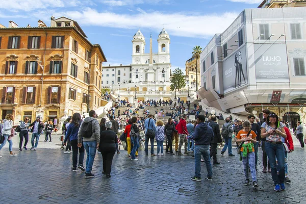 Rome Italië Maart 2017 Toeristen Piazza Spagna Titulair Kerk Trinita — Stockfoto