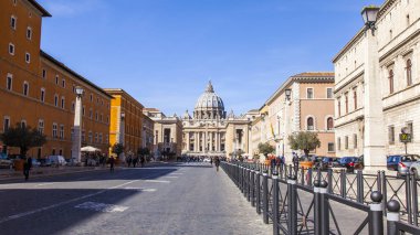 Roma, İtalya, 9 Şubat 2017. St. Peter's Cathedral civarındaki Vatikan. Via della Conciliazione cadde boyunca pek çok kişi gitmek