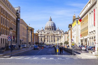 Roma, İtalya, 9 Şubat 2017. St. Peter's Cathedral civarındaki Vatikan. Via della Conciliazione cadde boyunca pek çok kişi gitmek