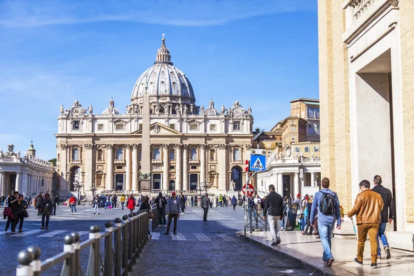 Rome Italy March 2017 Numerous People Della Conciliazione Street Peter — Stock Photo, Image