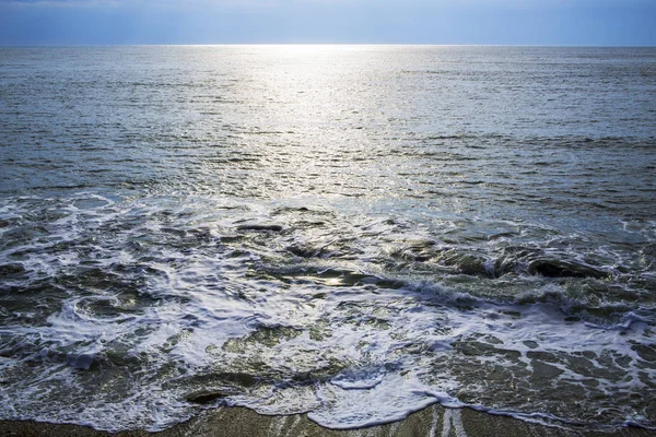 日没の太陽と水面が点灯してください — ストック写真