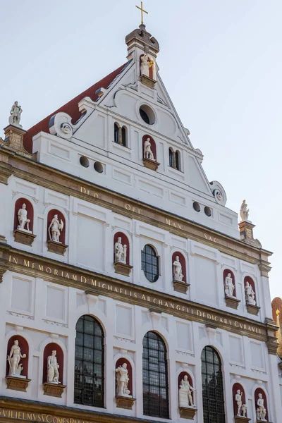 Мюнхен Германия Августа 2018 Года Фрагмент Фасада Церкви Иезуитенкирхе Майкл — стоковое фото