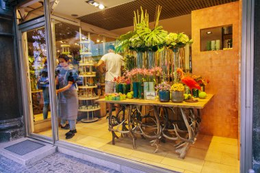 Münih, Almanya, üzerinde 16 Ağustos 2018. Shop eski şehrin pitoresk bir gösteri pencere