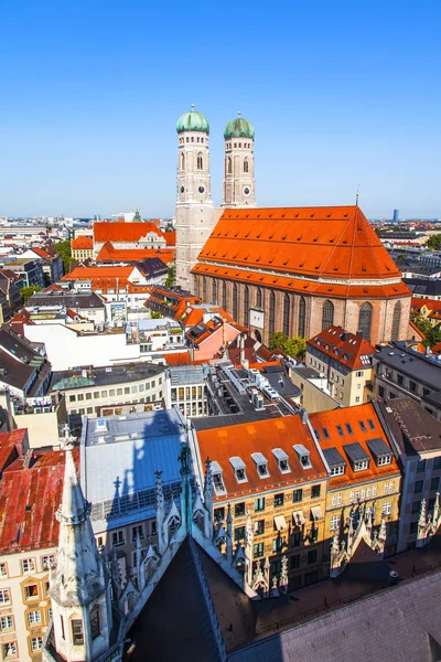 德国慕尼黑 于2018年8月16日 从新市政厅勘测平台看 Alstadt 和城市屋顶 — 图库照片