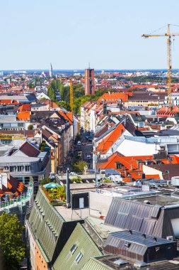 Münih, Almanya, üzerinde 16 Ağustos 2018. Bir görünümünü Alstadt ve şehir çatılar üzerinden anket platformu New Town hall