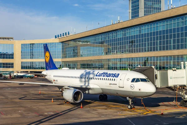 Moscow Russia August 2018 Plane Undergoes Preflight Service International Airport — Stock Photo, Image