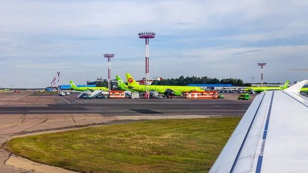 Moscow Russia August 2018 Plane Undergoes Preflight Service International Airport — Stock Photo, Image