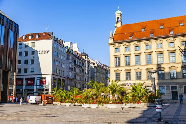 Múnich Alemania Agosto 2018 Gente Camina Zona Peatonal Del Casco — Foto de Stock