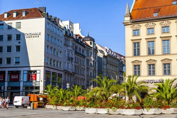 Munique Alemanha Agosto 2018 Pessoas Caminham Zona Pedonal Cidade Velha — Fotografia de Stock