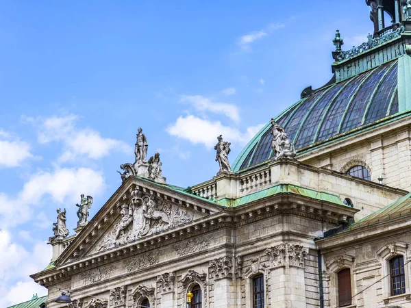 München Tyskland Augusti 2018 Vackra Fragment Byggnaden Traditionell Bayersk Arkitektur — Stockfoto