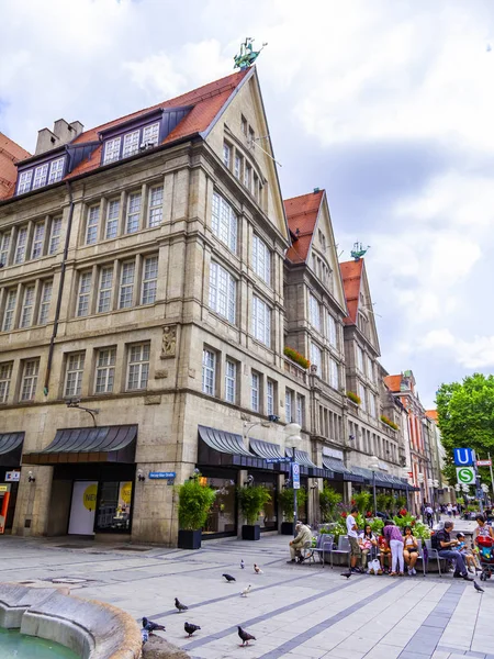 Múnich Alemania Agosto 2018 Gente Camina Zona Peatonal Del Casco — Foto de Stock