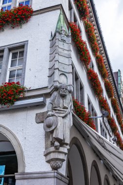 Münih, Almanya, üzerinde 16 Ağustos 2018. Geleneksel Bavyera mimarisinin binanın güzel parça