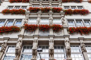 Münih, Almanya, üzerinde 16 Ağustos 2018. Geleneksel Bavyera mimarisinin binanın güzel parça