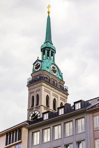 德国慕尼黑 于2018年8月16日 Alstadt 古城圣彼得大教堂的尖顶 — 图库照片