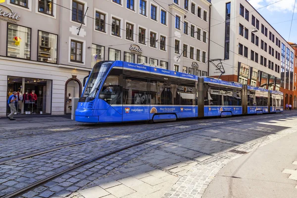 Münih Almanya Üzerinde Ağustos 2018 Modern Tramvay Şehrin Sokak Gider — Stok fotoğraf