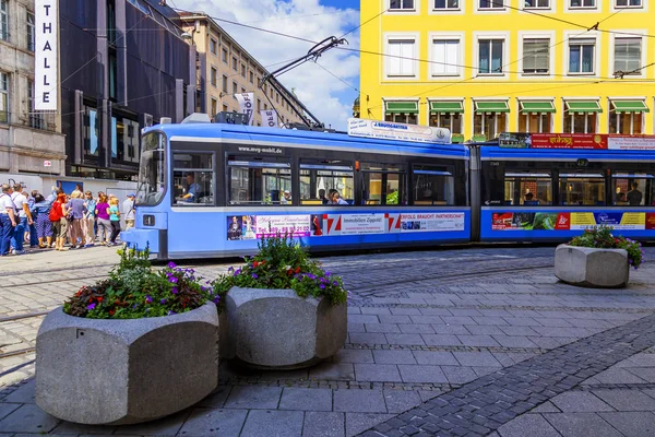 Monaco Baviera Germania Agosto 2018 Tram Moderno Sulla Strada Della — Foto Stock
