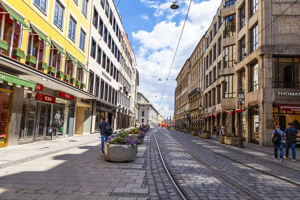 Munique Alemanha Agosto 2018 Pessoas Vão Para Zona Pedonal Cidade — Fotografia de Stock