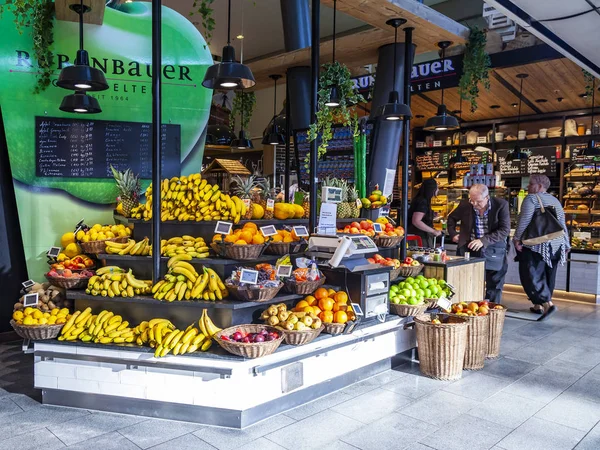 München Duitsland Augustus 2018 Diverse Groenten Fruit Een Toon Venster — Stockfoto